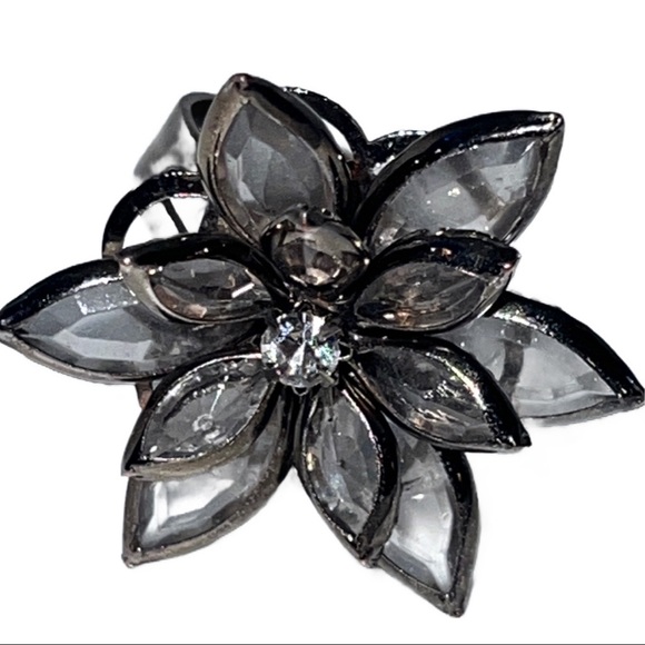 Funky Rare Gray & Black Open Flower Ring - Picture 3 of 7